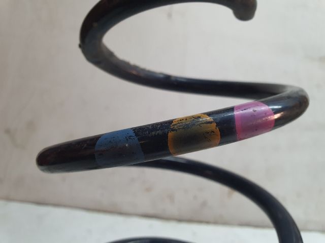 bontott VW GOLF V Jobb első Rugó