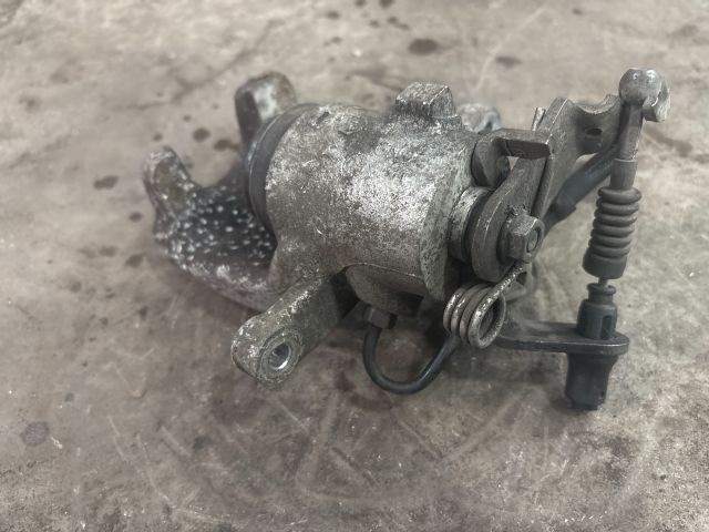 bontott VW GOLF V Jobb hátsó Féknyereg Munkahengerrel