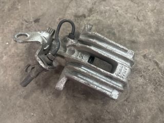 bontott VW GOLF V Jobb hátsó Féknyereg Munkahengerrel