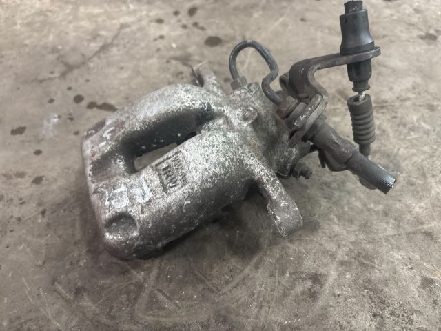 bontott VW GOLF V Jobb hátsó Féknyereg Munkahengerrel