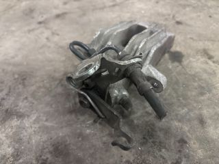 bontott VW GOLF V Jobb hátsó Féknyereg Munkahengerrel