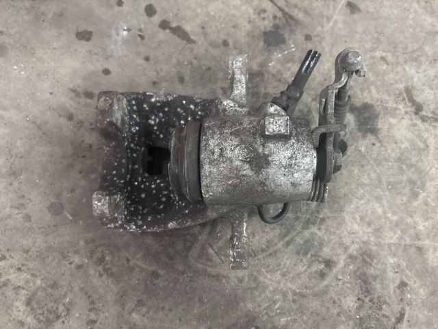 bontott VW GOLF V Jobb hátsó Féknyereg Munkahengerrel