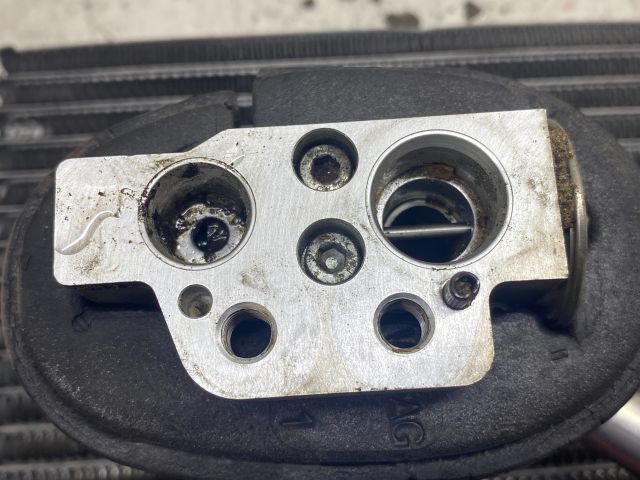 bontott VW GOLF V Klímahűtő Radiátor