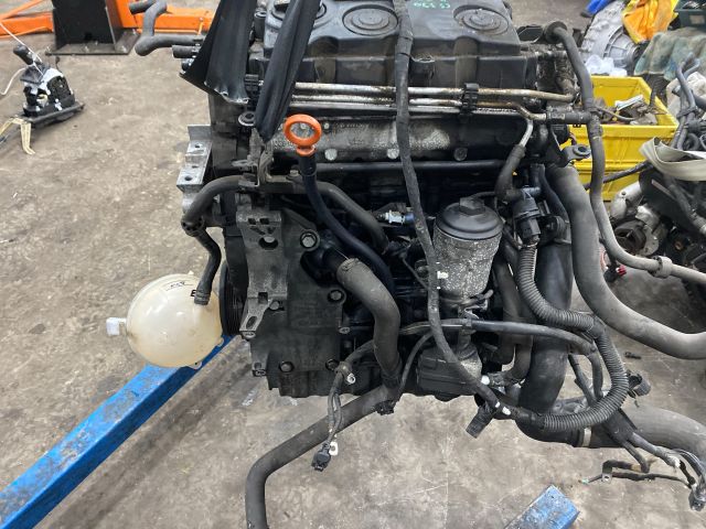 bontott VW GOLF V Komplett Motor (Segédberendezésekkel)