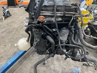 bontott VW GOLF V Komplett Motor (Segédberendezésekkel)