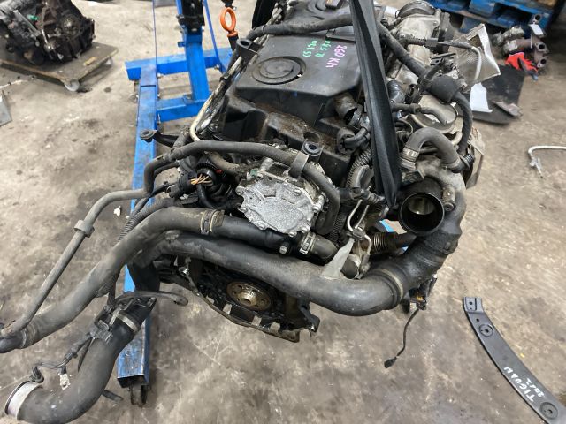 bontott VW GOLF V Komplett Motor (Segédberendezésekkel)