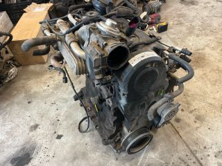 bontott VW GOLF V Komplett Motor (Segédberendezésekkel)