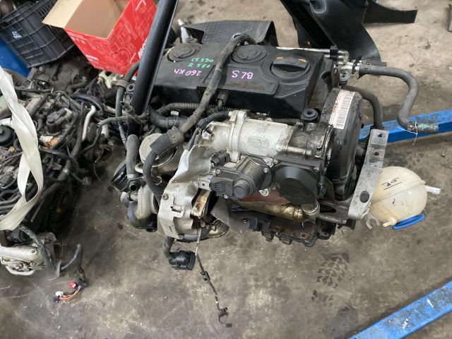 bontott VW GOLF V Komplett Motor (Segédberendezésekkel)