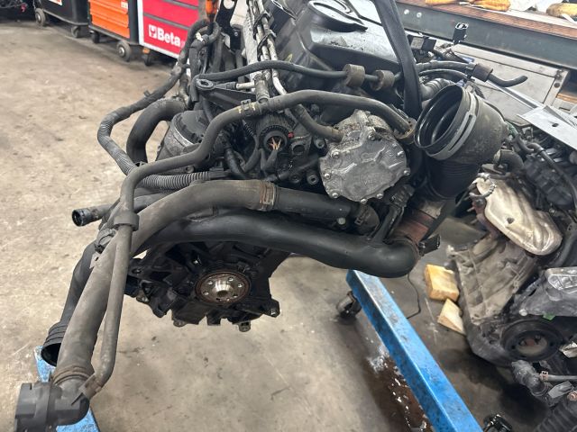 bontott VW GOLF V Komplett Motor (Segédberendezésekkel)