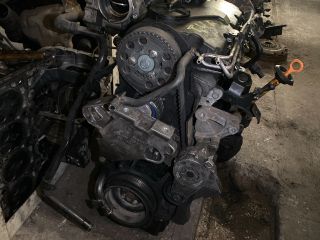 bontott VW GOLF V Motor (Fűzött blokk hengerfejjel)