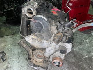 bontott VW GOLF V Motor (Fűzött blokk hengerfejjel)