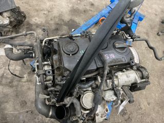 bontott VW GOLF V Motor (Fűzött blokk hengerfejjel)