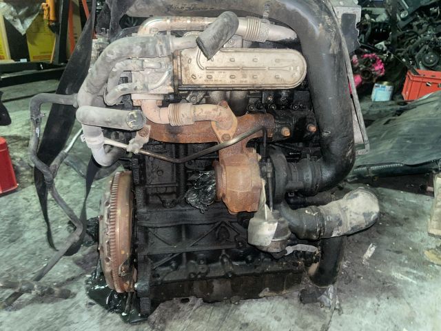 bontott VW GOLF V Motor (Fűzött blokk hengerfejjel)