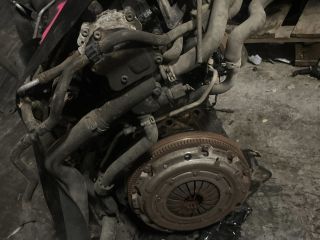 bontott VW GOLF V Motor (Fűzött blokk hengerfejjel)