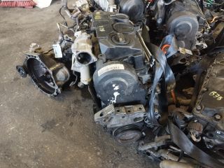 bontott VW GOLF V Motor (Fűzött blokk hengerfejjel)