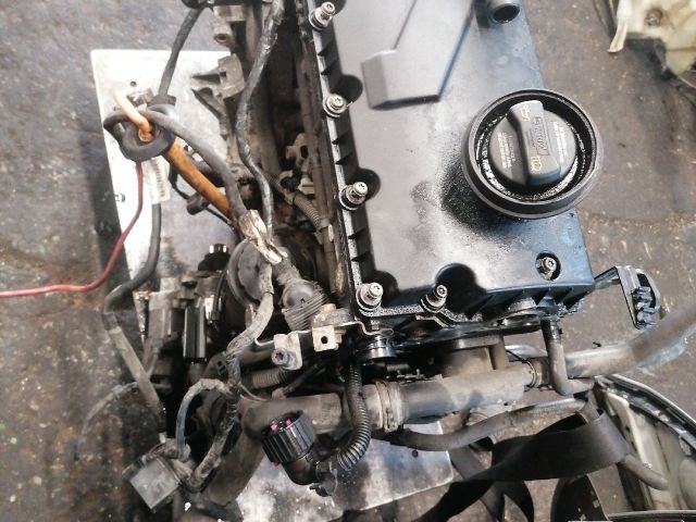 bontott VW GOLF V Motor (Fűzött blokk hengerfejjel)