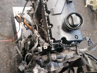 bontott VW GOLF V Motor (Fűzött blokk hengerfejjel)