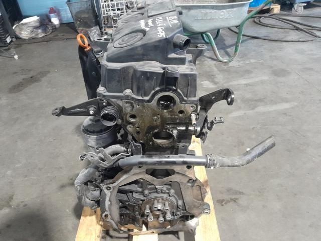 bontott VW GOLF V Motor (Fűzött blokk hengerfejjel)