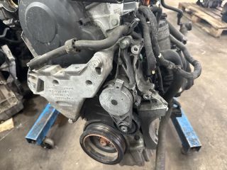 bontott VW GOLF V Motor (Fűzött blokk hengerfejjel)