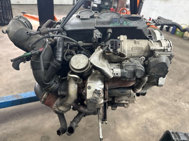 bontott VW GOLF V Motor (Fűzött blokk hengerfejjel)