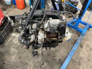 bontott VW GOLF V Motor (Fűzött blokk hengerfejjel)