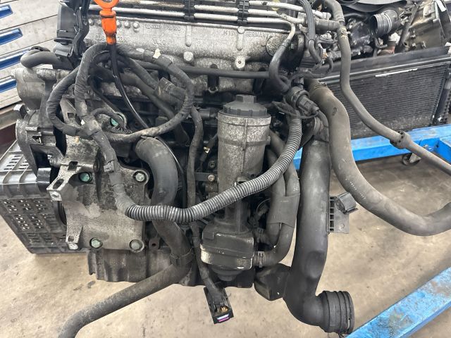 bontott VW GOLF V Motor (Fűzött blokk hengerfejjel)