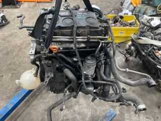 bontott VW GOLF V Motor (Fűzött blokk hengerfejjel)
