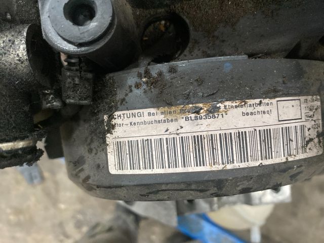 bontott VW GOLF V Motor (Fűzött blokk hengerfejjel)