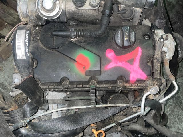 bontott VW GOLF V Motor (Fűzött blokk hengerfejjel)