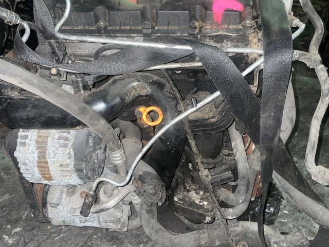 bontott VW GOLF V Motor (Fűzött blokk hengerfejjel)