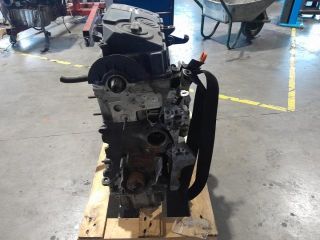 bontott VW GOLF V Motor (Fűzött blokk hengerfejjel)