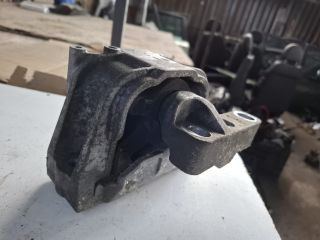 bontott VW GOLF V Motor Tartó Bak (Fém)