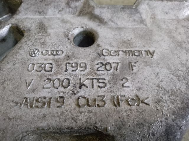 bontott VW GOLF V Motor Tartó Bak (Fém)