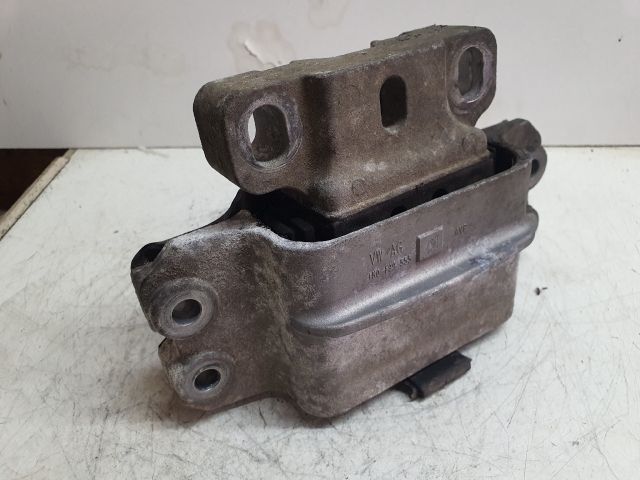 bontott VW GOLF V Motor Tartó Bak (Fém)