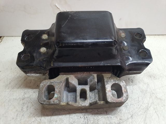 bontott VW GOLF V Motor Tartó Bak (Fém)