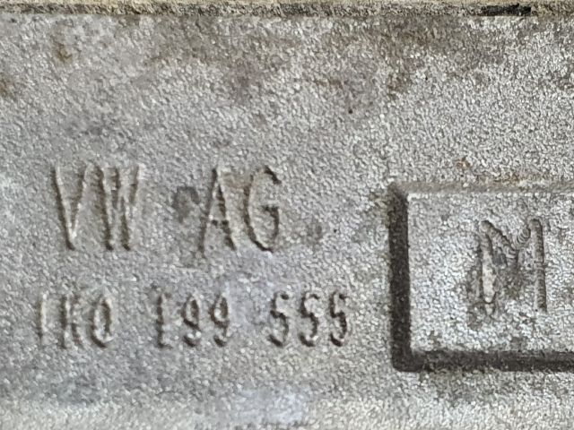 bontott VW GOLF V Motor Tartó Bak (Fém)