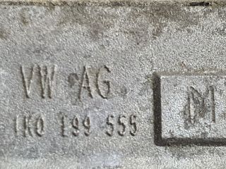 bontott VW GOLF V Motor Tartó Bak (Fém)