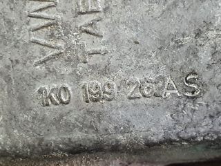 bontott VW GOLF V Motor Tartó Bak (Fém)