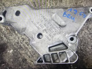 bontott VW GOLF V Motor Tartó Bak Jobb