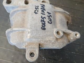 bontott VW GOLF V Motor Tartó Bak Jobb