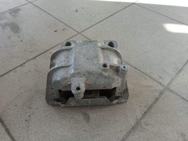 bontott VW GOLF V Motor Tartó Bak (Pozíciófüggetlen)