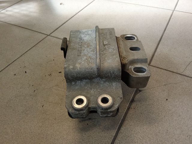 bontott VW GOLF V Motor Tartó Bak (Pozíciófüggetlen)