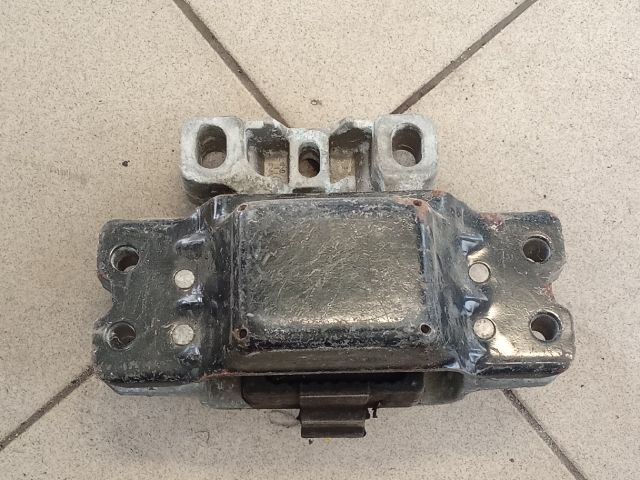 bontott VW GOLF V Motor Tartó Bak (Pozíciófüggetlen)