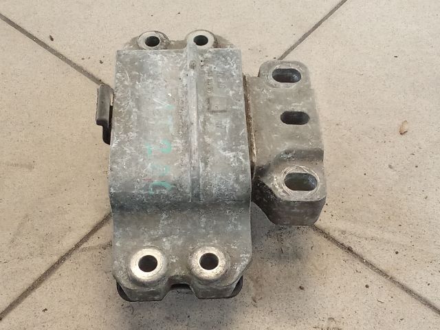 bontott VW GOLF V Motor Tartó Bak (Pozíciófüggetlen)