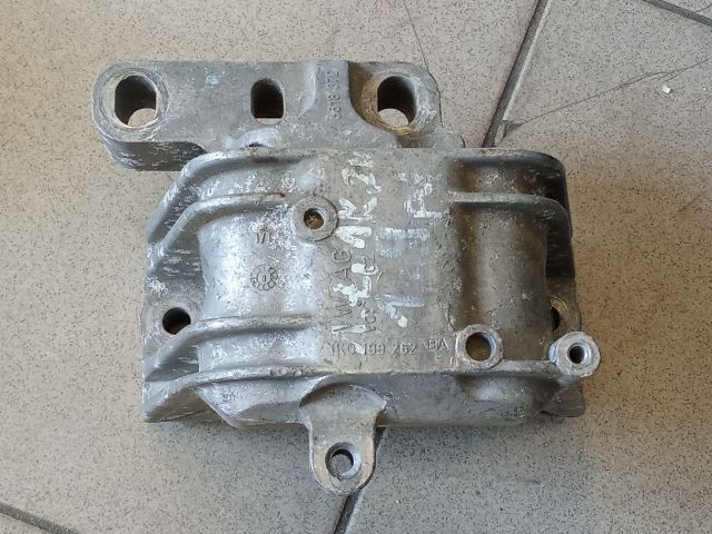 bontott VW GOLF V Motor Tartó Bak (Pozíciófüggetlen)