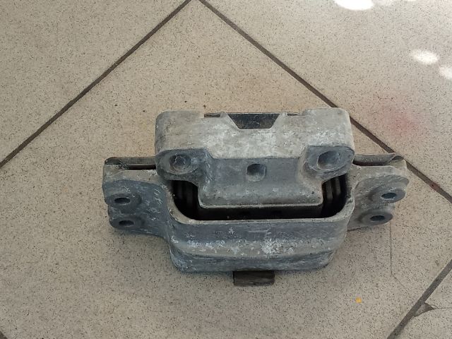 bontott VW GOLF V Motor Tartó Bak (Pozíciófüggetlen)