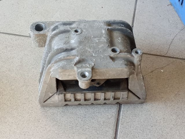 bontott VW GOLF V Motor Tartó Bak (Pozíciófüggetlen)