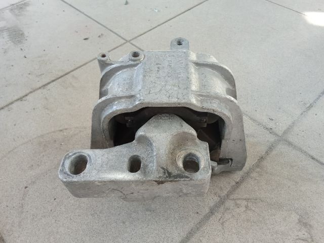 bontott VW GOLF V Motor Tartó Bak (Pozíciófüggetlen)