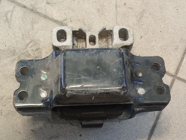 bontott VW GOLF V Motor Tartó Bak (Pozíciófüggetlen)
