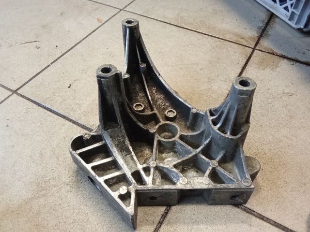 bontott VW GOLF V Motor Tartó Bak (Pozíciófüggetlen)